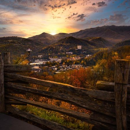 Rock Of Ages, Hot Tub, Game Room, Wifi, 1089 Free Tickets Each Paid Day, Dollywood And More Pigeon Forge Kültér fotó