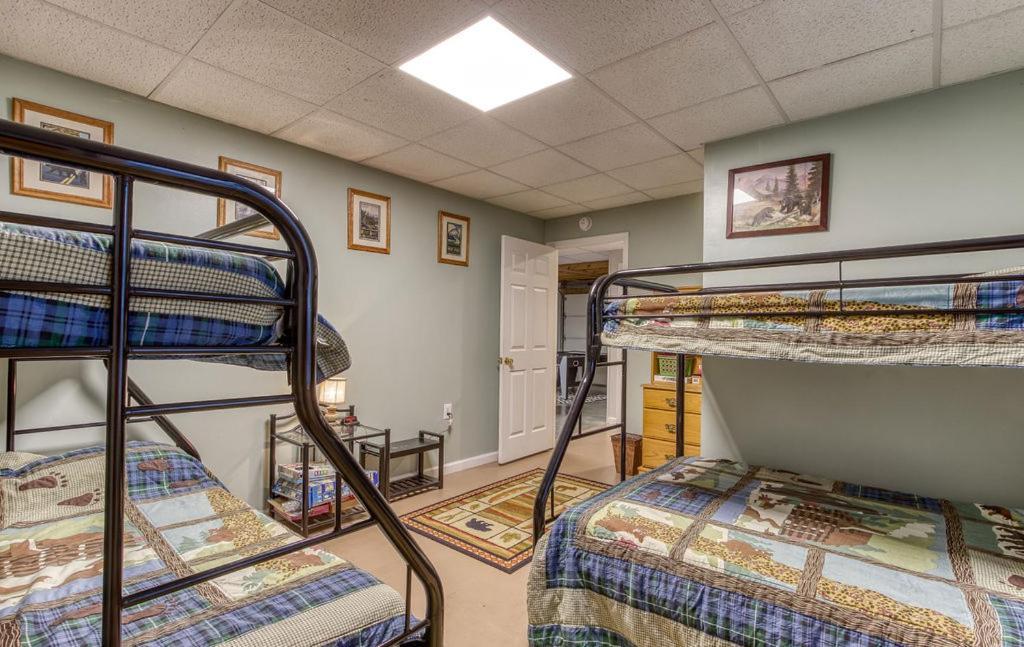 Rock Of Ages, Hot Tub, Game Room, Wifi, 1089 Free Tickets Each Paid Day, Dollywood And More Pigeon Forge Kültér fotó