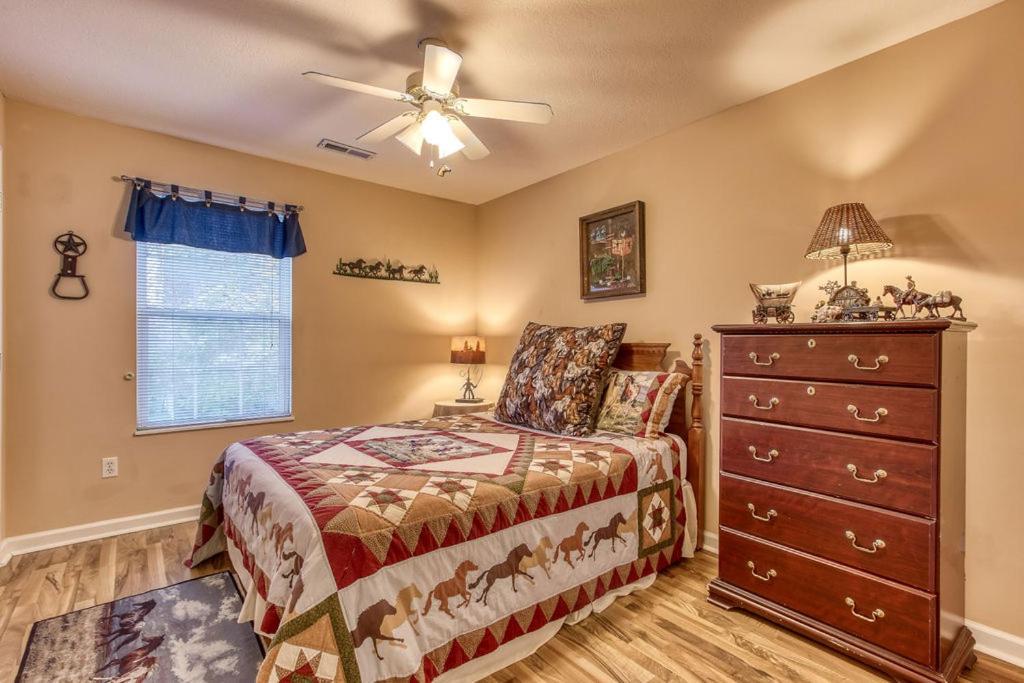 Rock Of Ages, Hot Tub, Game Room, Wifi, 1089 Free Tickets Each Paid Day, Dollywood And More Pigeon Forge Kültér fotó
