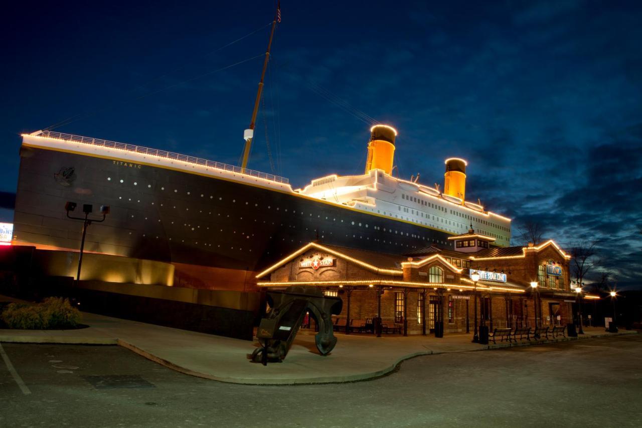 Rock Of Ages, Hot Tub, Game Room, Wifi, 1089 Free Tickets Each Paid Day, Dollywood And More Pigeon Forge Kültér fotó
