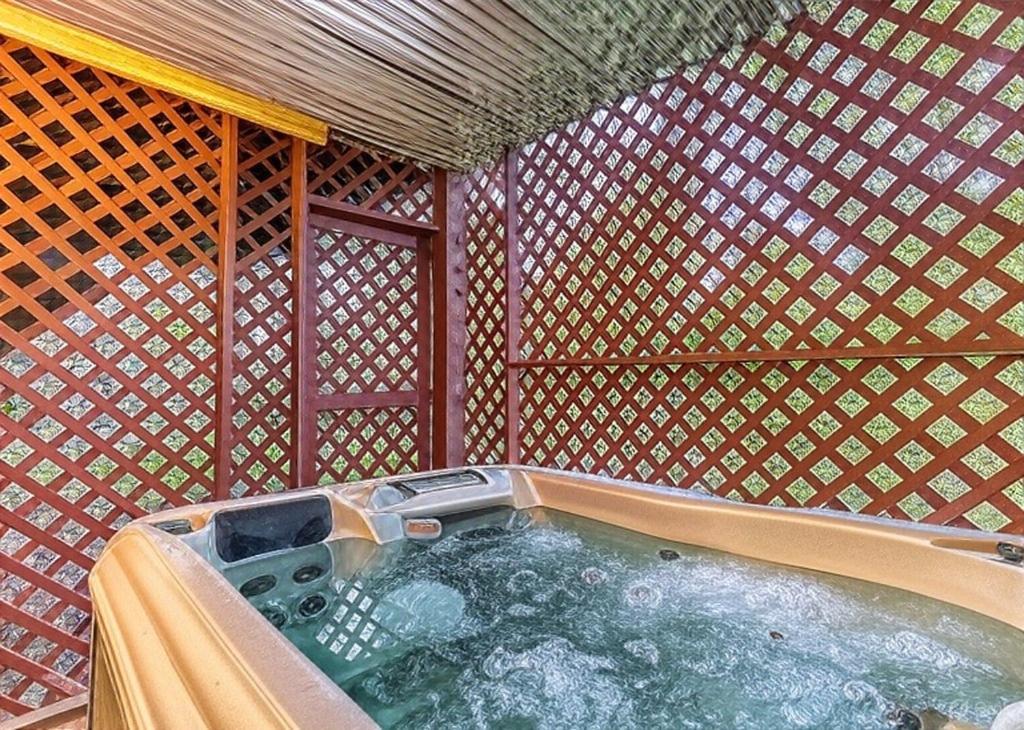 Rock Of Ages, Hot Tub, Game Room, Wifi, 1089 Free Tickets Each Paid Day, Dollywood And More Pigeon Forge Kültér fotó